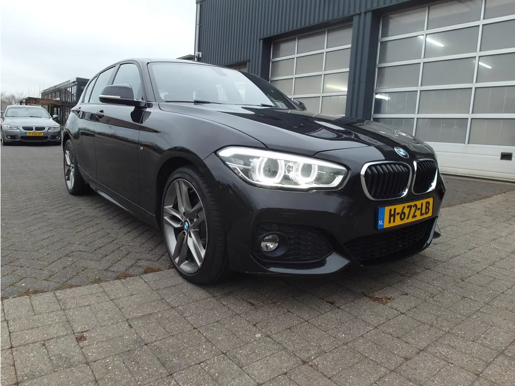 BMW 1 Serie 120i M-Sport Cent High Exe | Sport Automaat | Memory Seats | Led Koplampen |