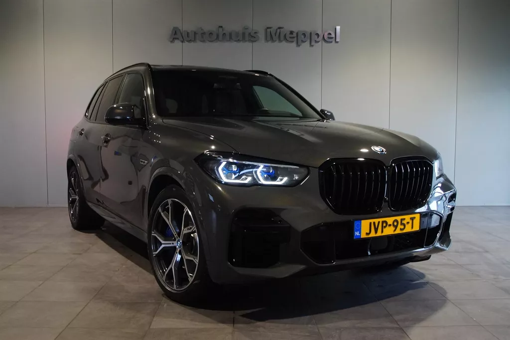 BMW X5 xDrive45e M-Sport Dravitgrau|Laserlicht|Trekhaak|Sky-Louge|Stoelventilatie/Massage