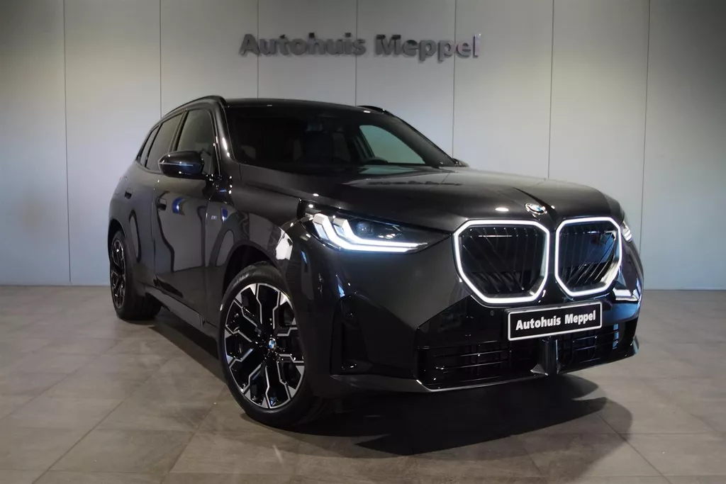 BMW X3 30e xDrive M-Sport/// | PDC | Sportstoelen | Shadow Line | DAB |