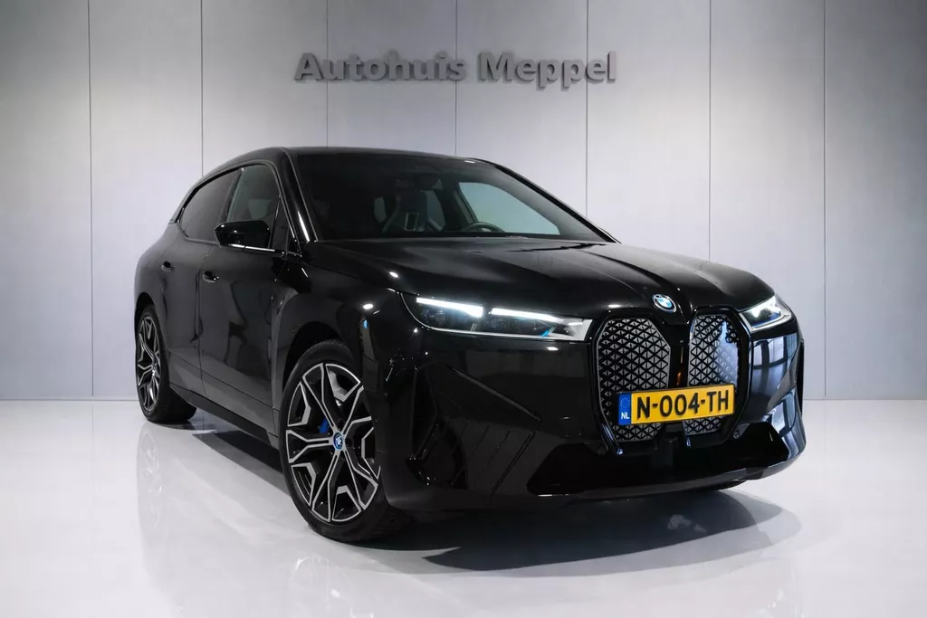 BMW iX XDrive40 SportPakket | Laserlicht | Trekhaak | H/K Sound | Soft Close |