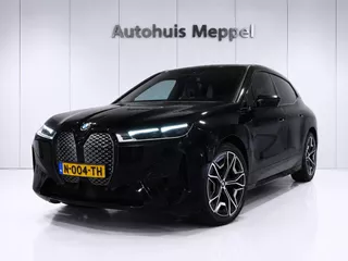 BMW iX XDrive40 SOH 99.9%*SportPakket*Laserlicht*Trekhaak*H/K-Sound*Soft Close