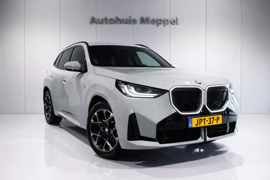 BMW X3 X3 30e ** GERESERVEERD ** | M-Sport/// | 360 Camera | FabrieksGarantie | Brooklyn Grau |