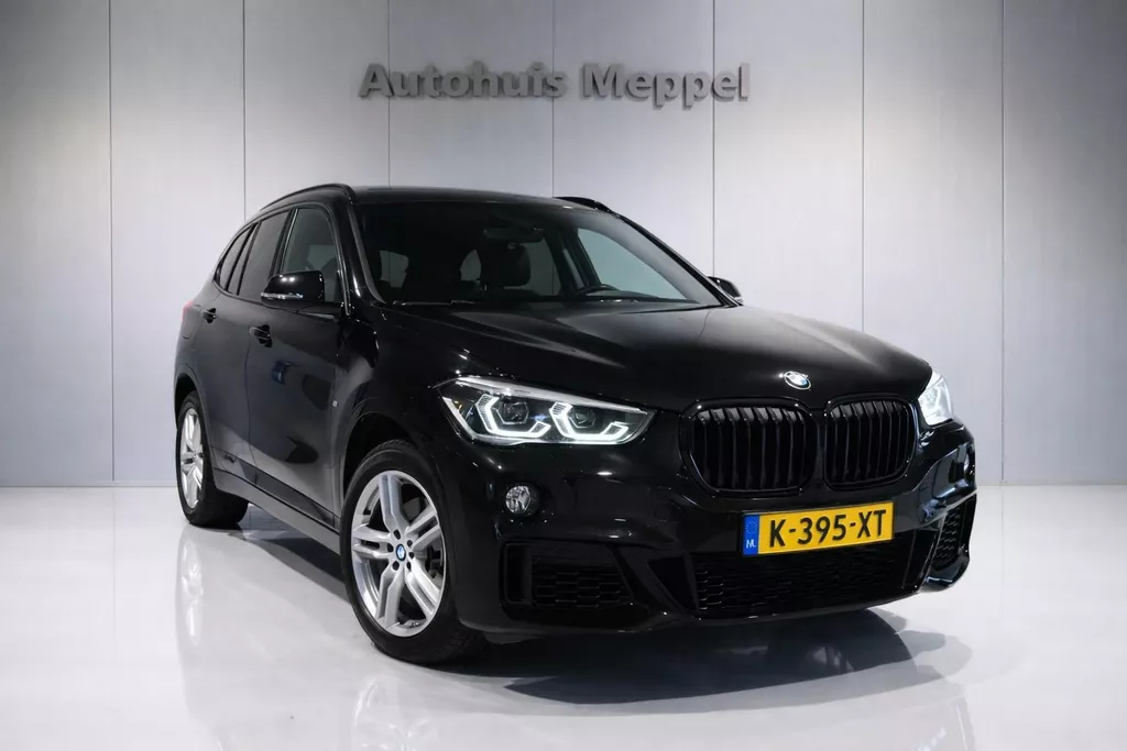 BMW X1 xDrive20i M-Sport/// | LED | Panoramadak | PDC | Shadow line