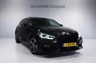 BMW 1 Serie 118i Sport Line | LED | Harman/Kardon | Panoramadak |