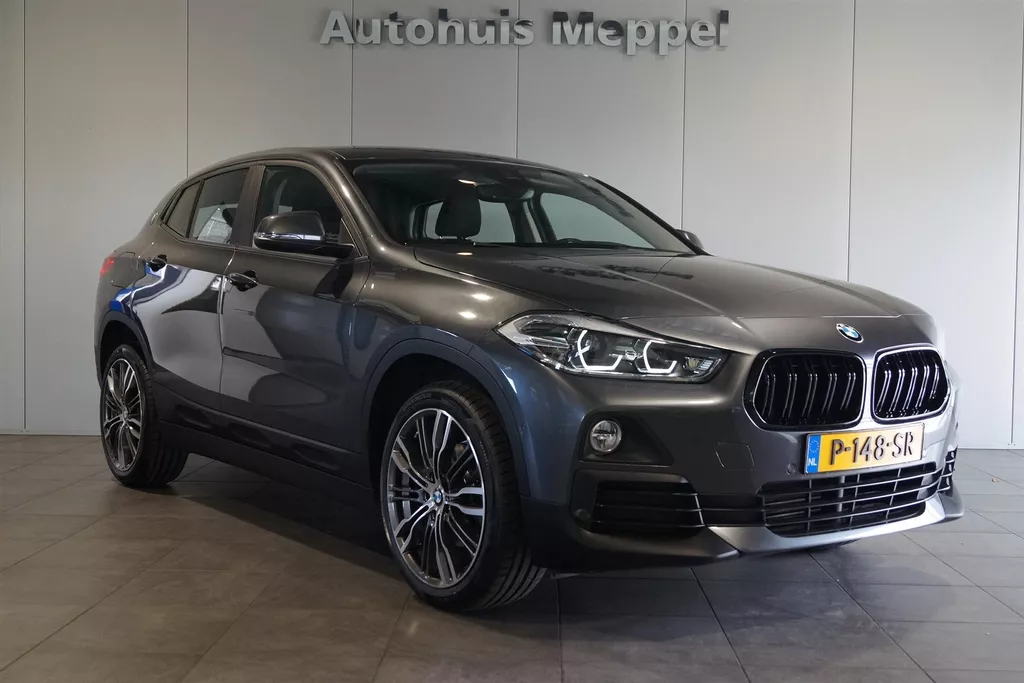BMW X2 sDrive18i SportStoelen*PDC*LED*Navigatie*Cruise Control