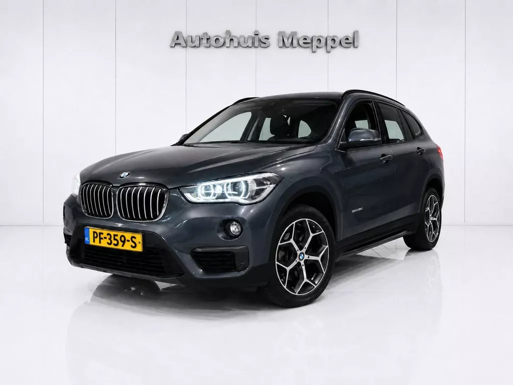 BMW X1 sDrive20i X-Line*Head-Up*Trekhaak*PDC*LED+*NaviPro
