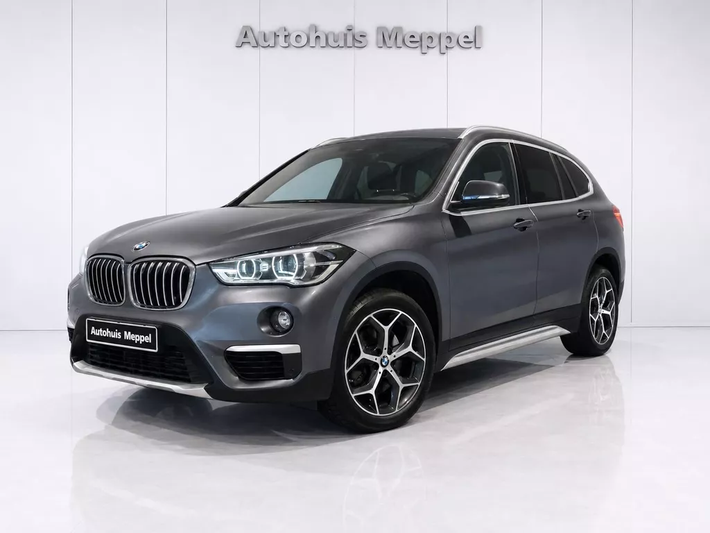 BMW X1 xDrive20i X-Line*Trekhaak*Pano*LED+*PDC*HiFi*Driving-Assistant