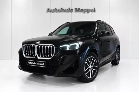 BMW X1 xDrive23i M-Sport*DrivingPro*360-Camera*Trekhaak*Head-up*LED