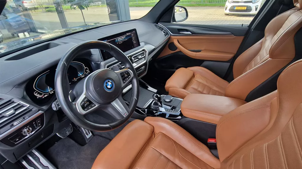 BMW X3 xDrive30e ** GERESERVEERD ** M-sport/// | Adaptieve LED | Head-up Display | HiFi | Panoramadak | BMW X3 xDrive30e ** GERESERVEERD ** M-sport/// | Adaptieve LED | Head-up Display | HiFi | Panoramadak |