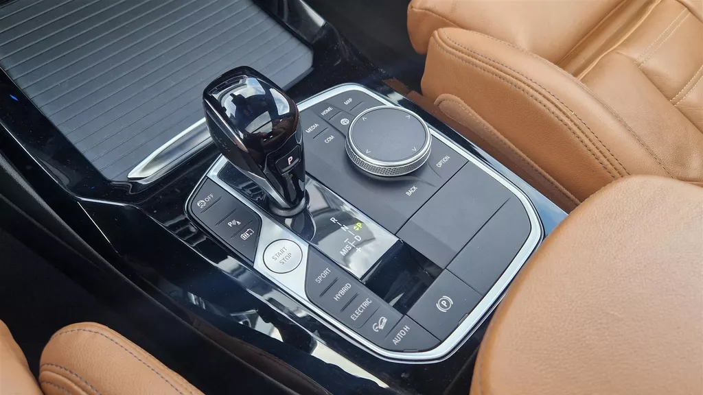 BMW X3 xDrive30e ** GERESERVEERD ** M-sport/// | Adaptieve LED | Head-up Display | HiFi | Panoramadak | BMW X3 xDrive30e ** GERESERVEERD ** M-sport/// | Adaptieve LED | Head-up Display | HiFi | Panoramadak |