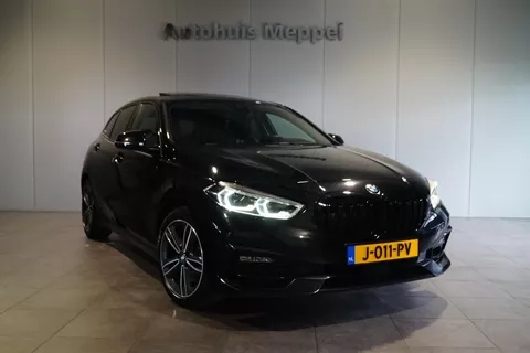 BMW 1 Serie 118i Sport Line | LED | Harman/Kardon | Panoramadak | BMW 1 Serie 118i Sport Line | LED | Harman/Kardon | Panoramadak |