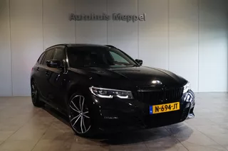 BMW 3 Serie 318i M-Sport | LED | Panoramadak | Trekhaak |