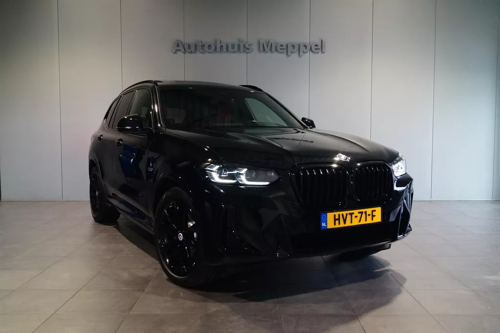 BMW X3 xDrive30e Uniek!! Fionarot Individual Leder | M-Sport | LED | 360 Camera | Panoramadak | Head-Up Display |