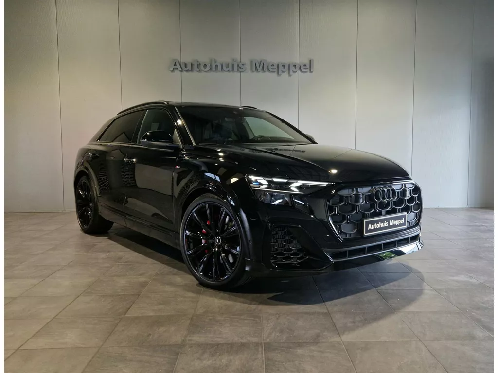 Audi Q8 60 TFSI S-Competition NIEUW 490PK | B&amp;O | 23&quot; | Rode Zadels | 5 jaar Garantie | Trekhaak |